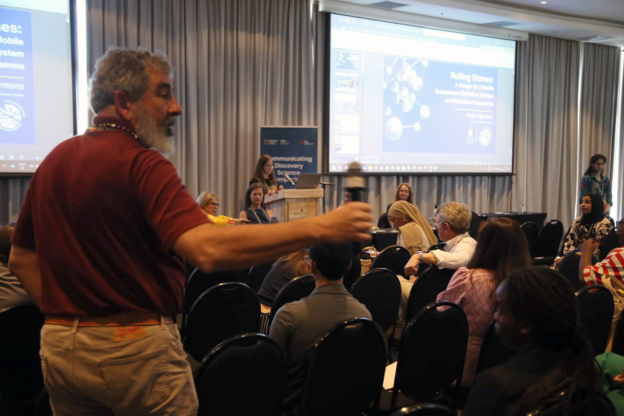 Robyn Symons (University of Witwatersrand, South Africa) introduced the 'Rolling Stones' mobile geosciences exhibition, developed to overcome public access challenges in Johannesburg.